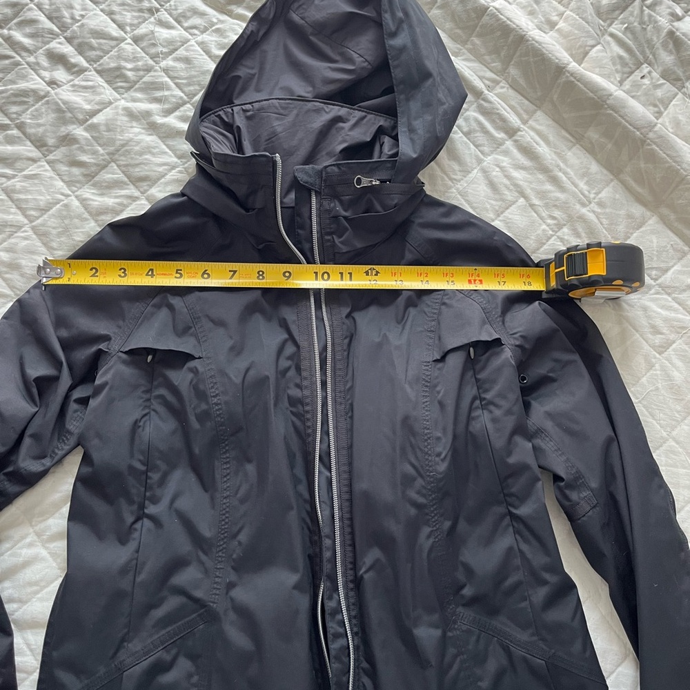 Lulu lemon rain jacket - Picture 4 of 5